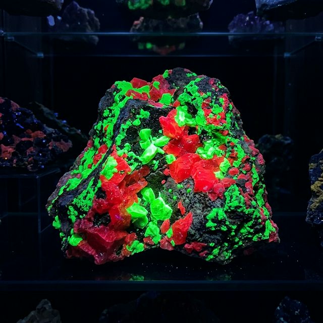 Gallery Illustration for understanding-tanzanite